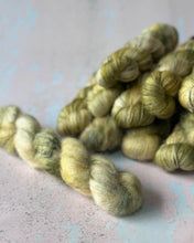 Load image into Gallery viewer, Herbaceous - Various Bases

