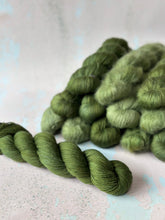 Load image into Gallery viewer, Ivy - Various Bases - The Spring Court
